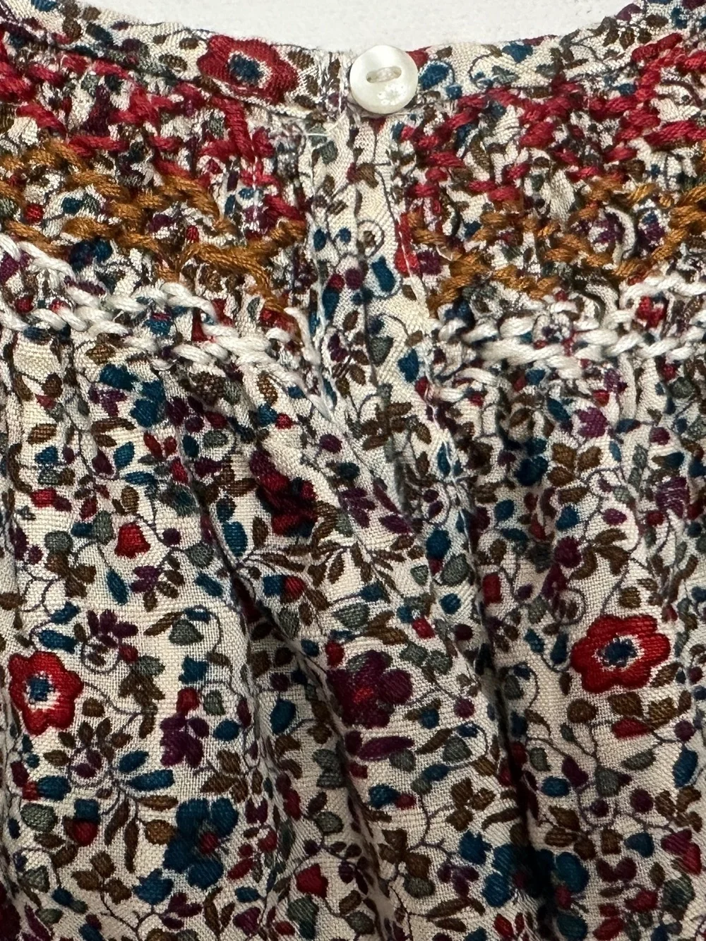 Zara girl’s floral peasant blouse embroidery around the neckline.  Size 3-4T.